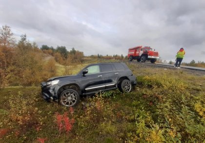 Машина "улетела" в кювет: трое пострадали в аварии в Мурманской области