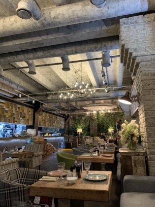 Устроила скандал в лаундж-кафе жительница Мурманска