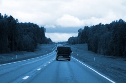 Срубил топором и поджег комплексы фотовидеофиксации водитель в Карелии