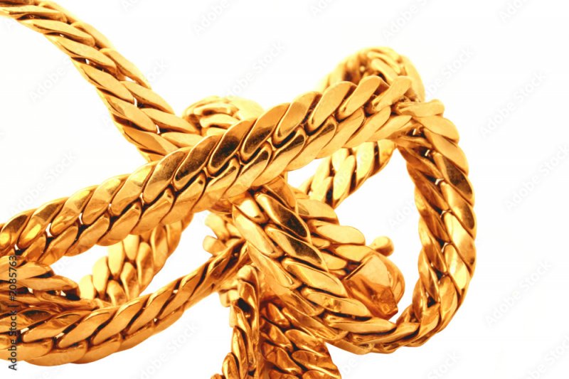 Золотую цепочку с крестиком сорвал с шеи подростка парень в Полярном