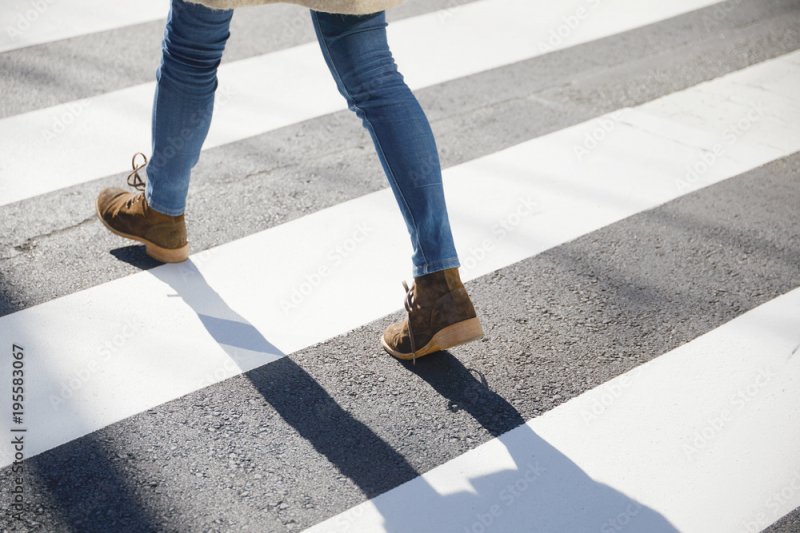 Сбил девушку и скрылся водитель в Мурманске