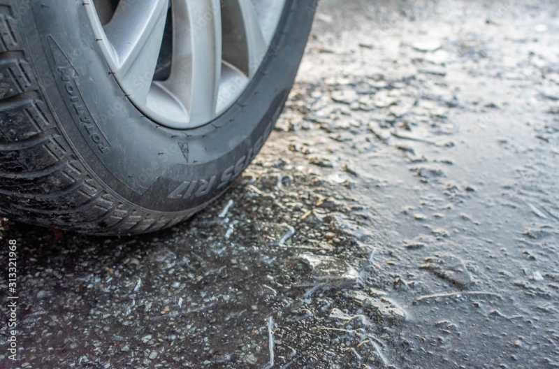 Черный лед на дорогах прогнозируют в Мурманске