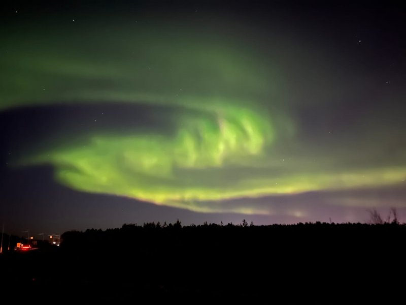 Снимки северного сияния снова украшают мурманские соцсети