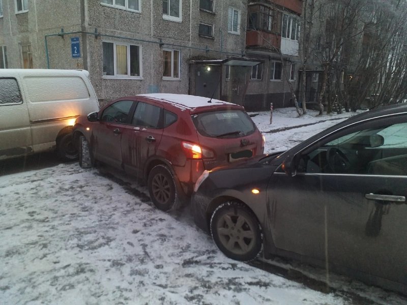 Автопаровоз "сложился" во дворе Мурманска