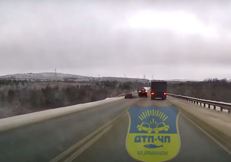 Лобовое ДТП произошло днем недалеко от Абрам-мыса