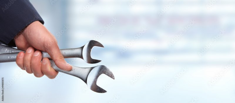 Лжеремонтник обманывал мурманчан