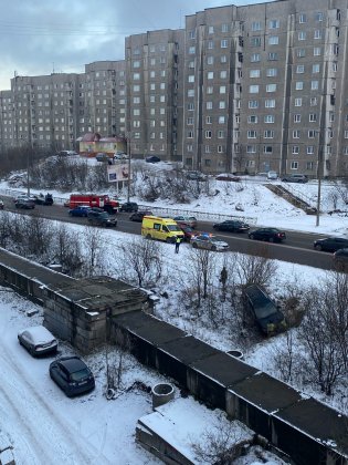 Оказалась в кювете машина в Мурманске