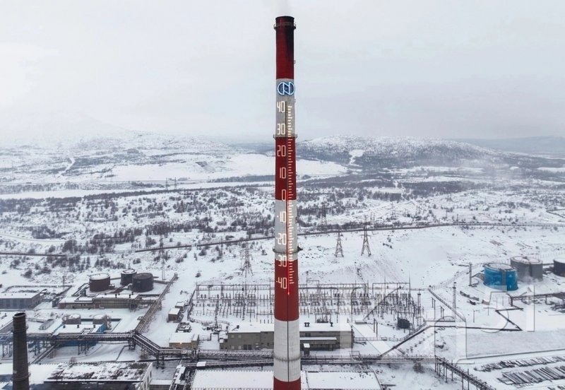 Труба стала градусником в Мончегорске