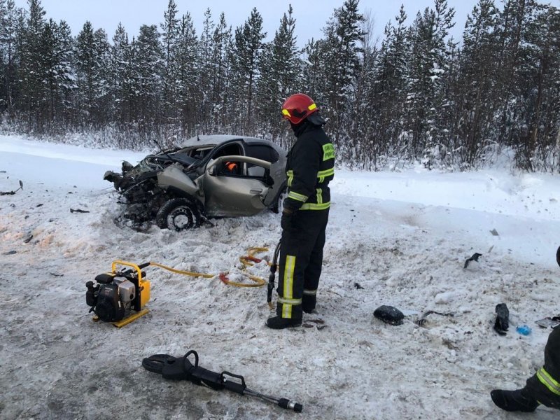 Погибли водитель и пассажир в авариях в Мурманской области