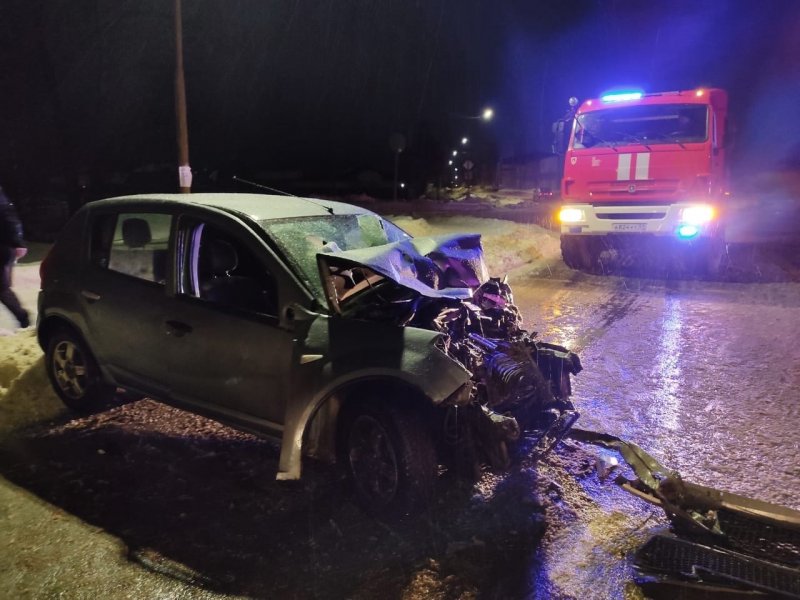 Разбились автобус и легковушка: двое получили травмы в аварии в Кандалакше