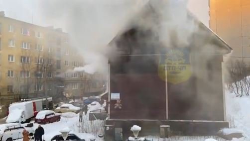 Чердак дома загорелся в центре Мурманска