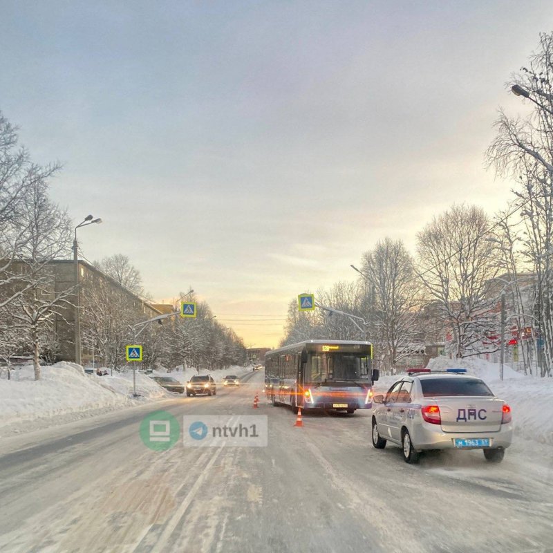 Автобус сбил девочку-подростка в Апатитах
