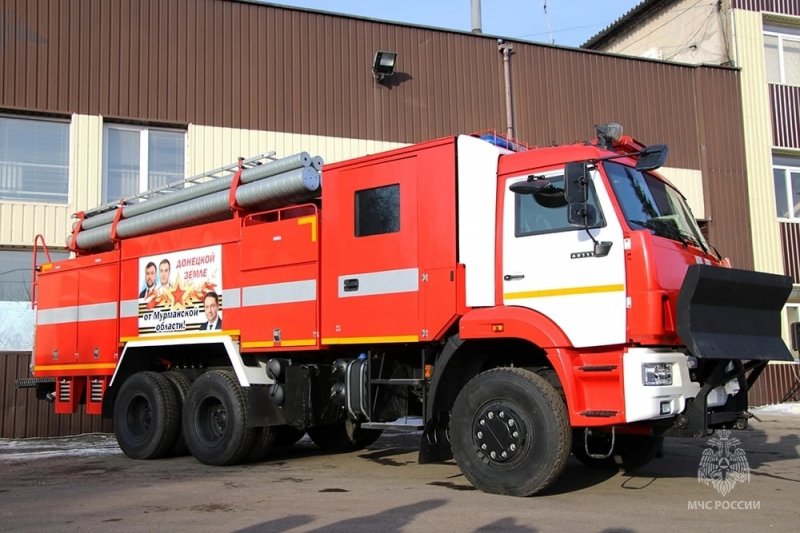 МЧС ДНР передали бронированную автоцистерну от Мурманской области