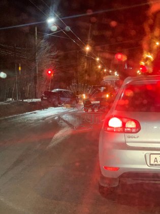 Попал в больницу водитель авто просле аварии в центре Мурманска