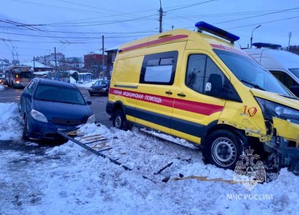 Карета скорой помощи попала в ДТП в Мурманске