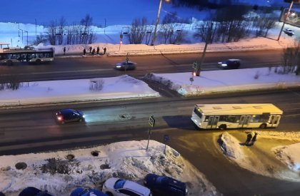 Коварная ловушка: люк открыт на Кольском проспекте в Мурманске