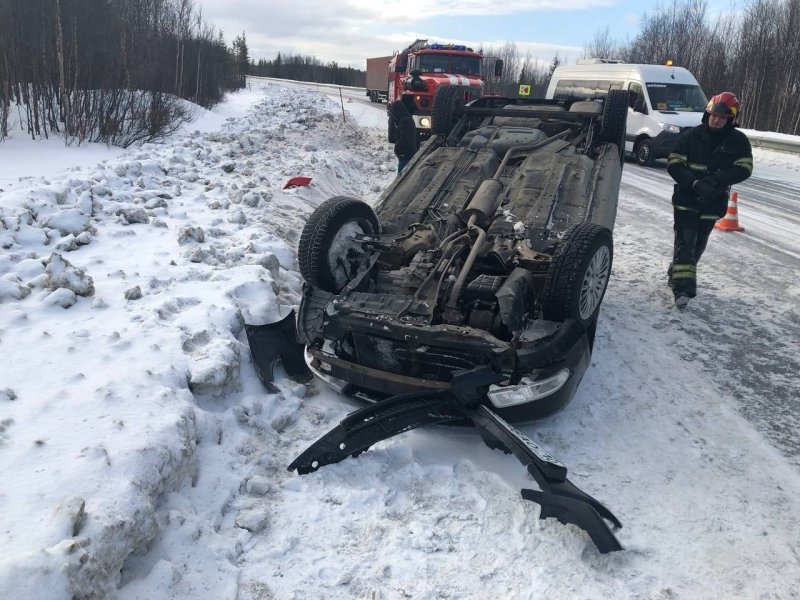 Перевернулась легковушка в районе Оленегорска