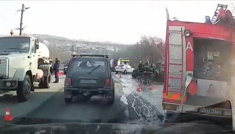 Пострадали водители в аварии с легковушками и грузовиком в Мурманске