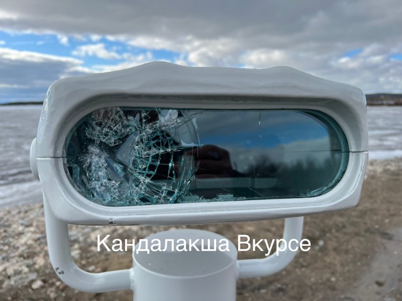 Разгромили Морскую набережную хулиганы в Кандалакше