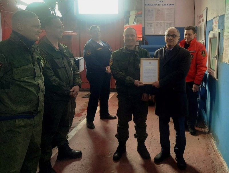 Спас от гибели пса: пожарный отмечен благодарностью губернатора в Заполярном