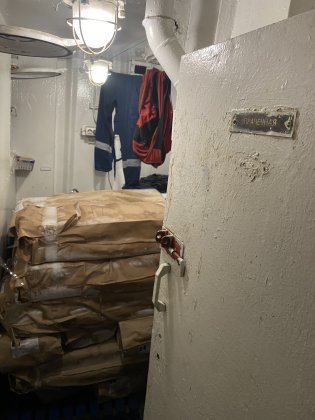 Больше тонны рыбы без документов нашли на судне в Мурманске