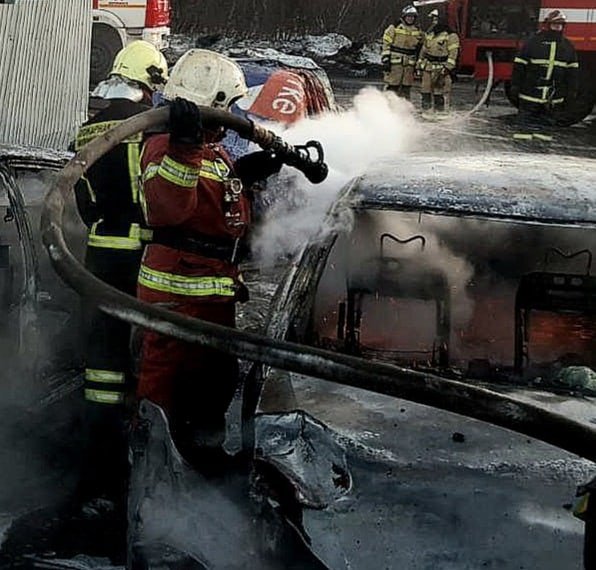 Сгорела до тла «Мазда» в Печенгском округе