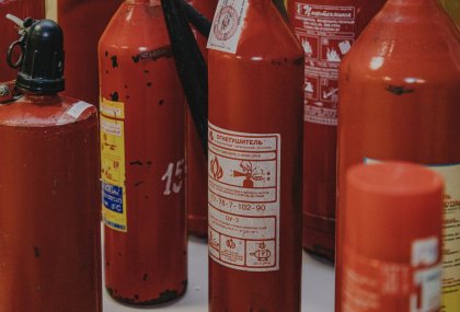 Прокуратура заинтересовалась причинами пожара в доме рядом с колледжем в Мурманске