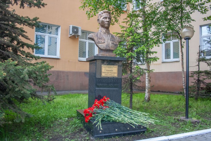 Бюст Герою Великой Отечественной войны Николаю Кононову открыли в Мурманске