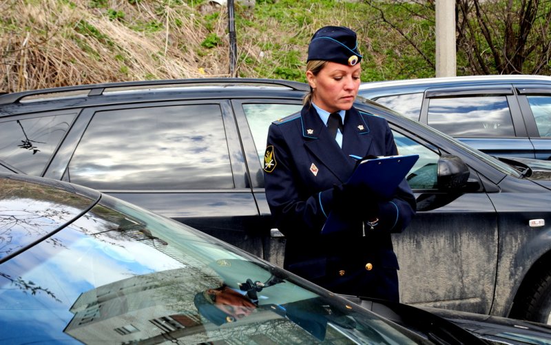 227 штрафов ГИБДД получил мурманчанин