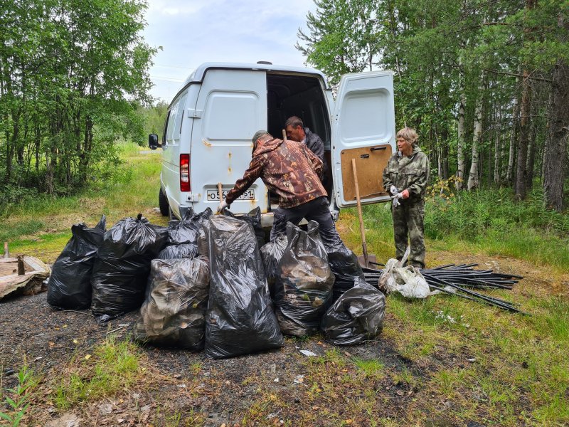 Три свалки мусора убрали лесничие в районе протоки Широкая Салма