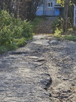 Ремонта тротуара пришлось добиваться через суд в Апатитах