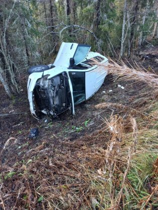 Спикировали в кювет два внедорожника: пострадавший в больнице в Кольском районе