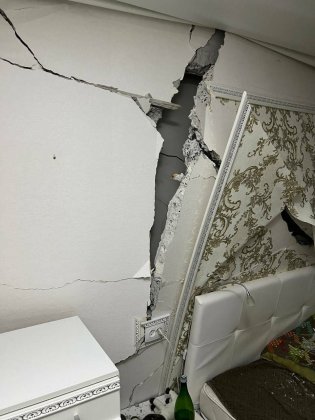 Лопнула стена в жилом доме в Мурманске