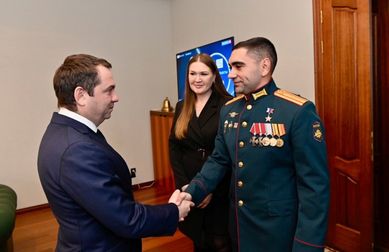 Губернатор Андрей Чибис встретился с Героем России Тимуром Дудкиным