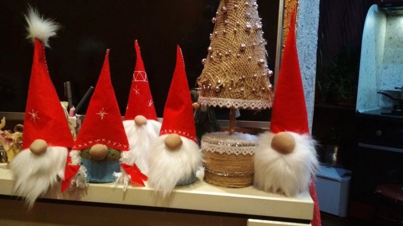 Научат мастерить новогодние подарки в мурманской «Благодельне»