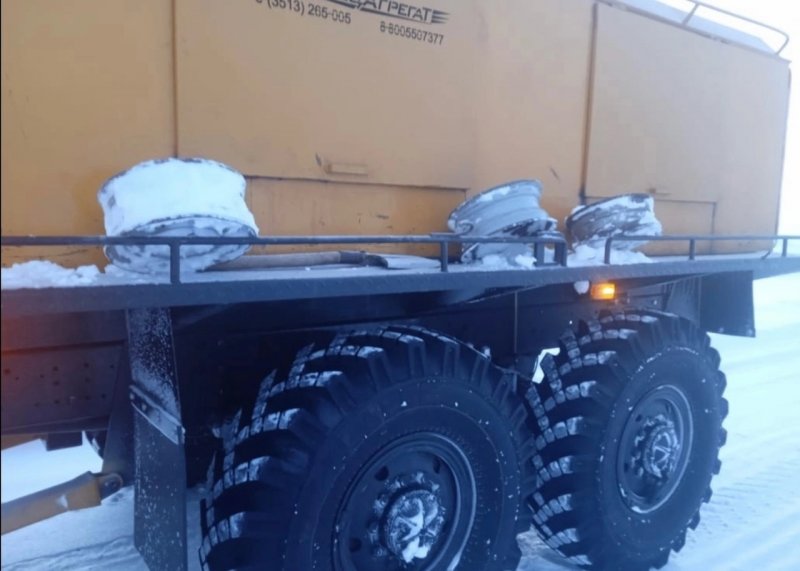 Брошенные автодиски на «серебрянке» чуть не повредили дорожную технику