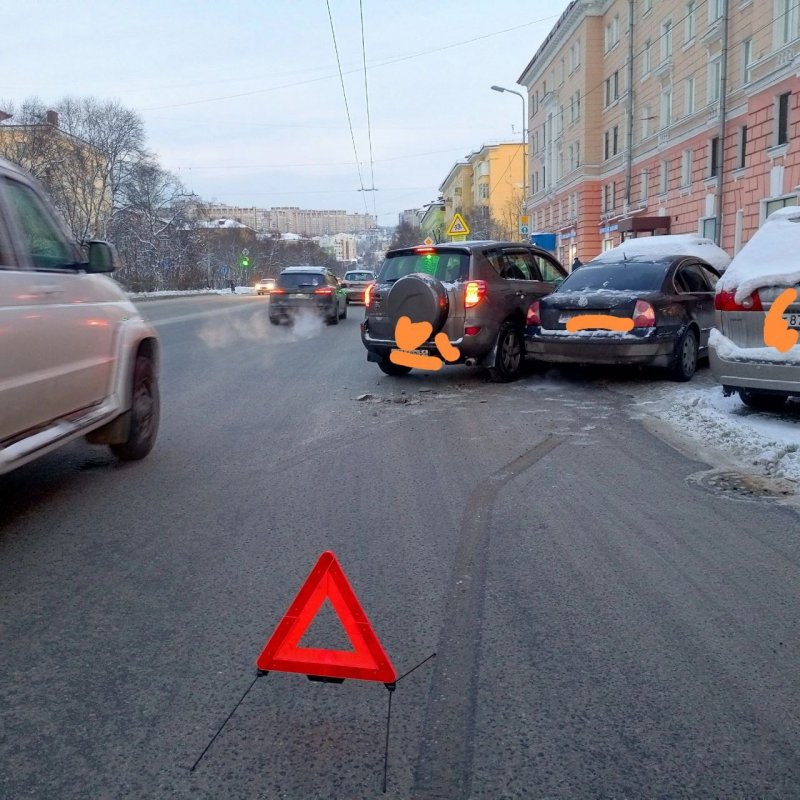 Две аварии произошли на Челюскинцев в Мурманске
