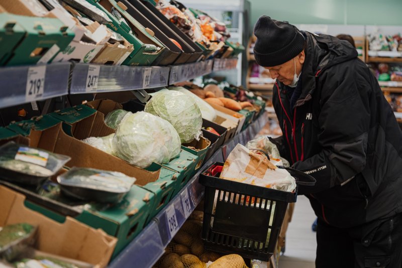 Мужчина потерял сознание в магазине в Заполярном