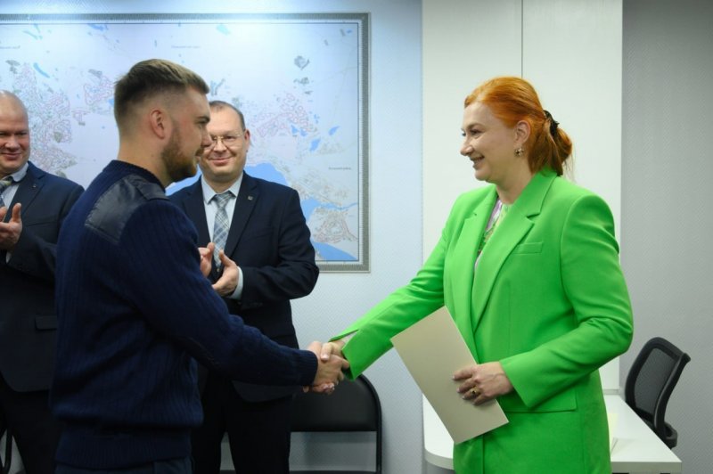 Спасателей отметили благодарственными письмами главы Мурманска