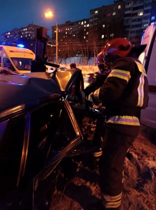 Водитель и пассажир машины пострадали в ДТП на Кольском проспекте в Мурманске