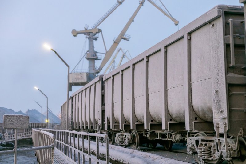 Тело женщины нашли на железнодорожном переезде в Мурманске