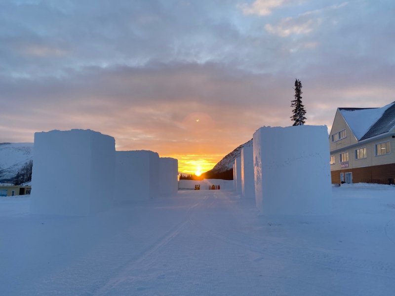 Сегодня начался фестиваль снежно-ледовой скульптуры «Снеголед» в Кировске