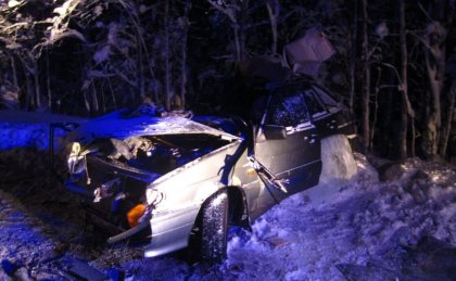 Машина выскочила на "встречку" и попала под фуру неподалеку от Алакуртти