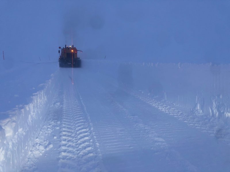 Сегодня спецтехникой проведут машины из Териберки, Туманного и обратно