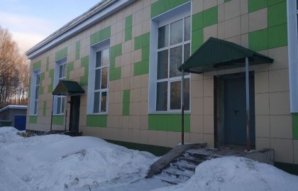 Бетонируют пол во Дворце культуры в Ковдоре 