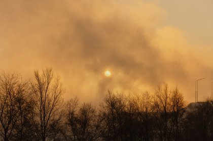 Прорвало отопление на Октябрьской в Мурманске - дом в клубах пара