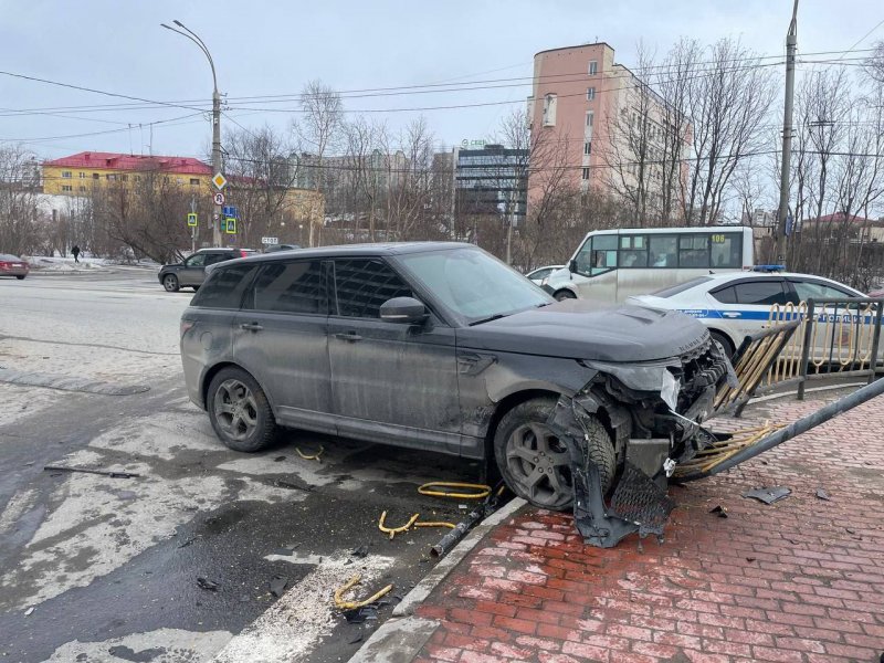 4 штрафа получит виновник ДТП в центре Мурманска
