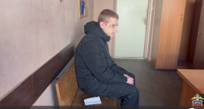 Поймали вандала, изрисовавшего остановку в Мурманске