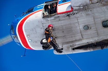 В Ловозере у вертолета в полете сломался двигатель