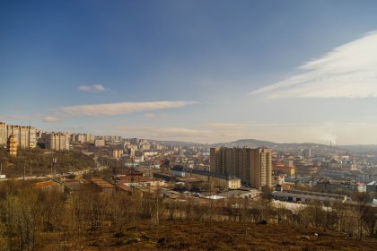 Прокуратура возмутилась свалкой автохлама на Крупской в Мурманске